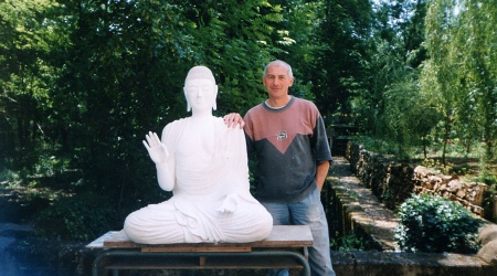 Buddhova socha v životnej veľkosti z umelého kameňa (siporexu)